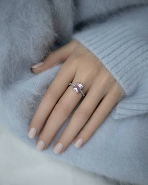 Ring with a light-pink stone