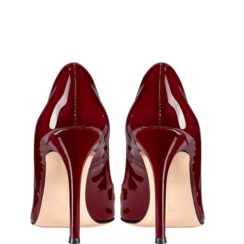 Magnolia in Maroon high heels