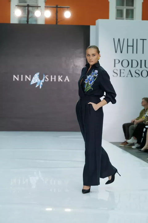 Suit With Iris