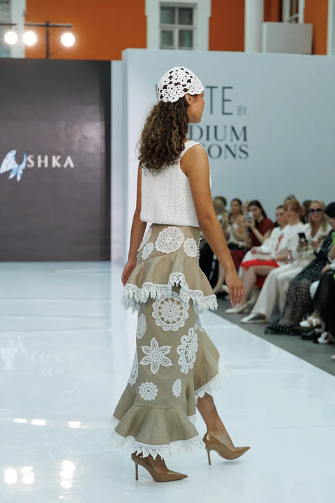 Linen Skirt with Flounce and Lace Detail