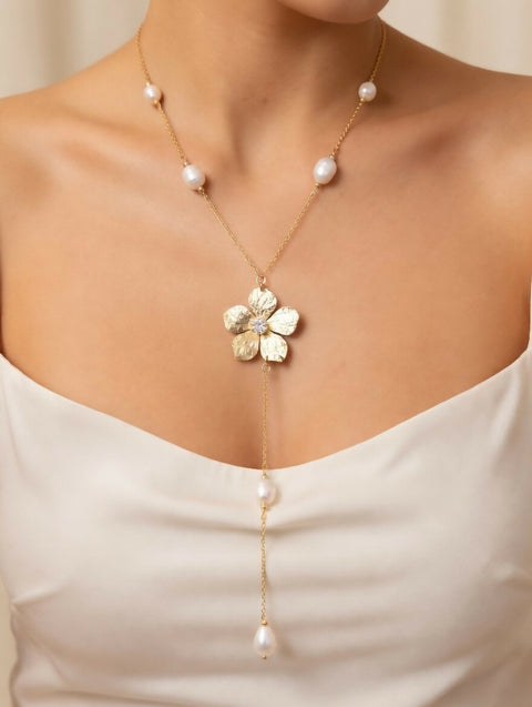 Flower White handamde Necklace /Natural Stone