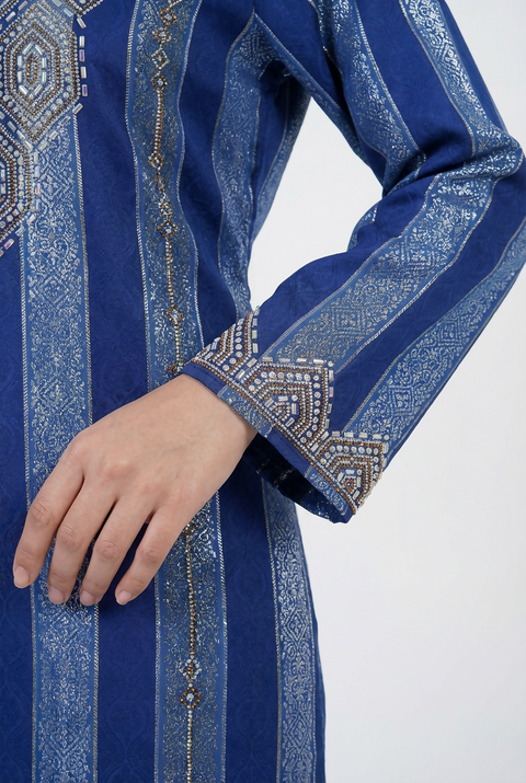 Elegant Makhwar, silky blend fabrics. With comfortable design ensures all-day comfort