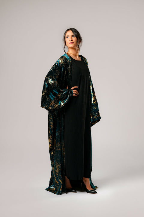 Bisht -Open Abaya -sprightly velvet with elegant and modern gold patterns -wide and luxurious abaya