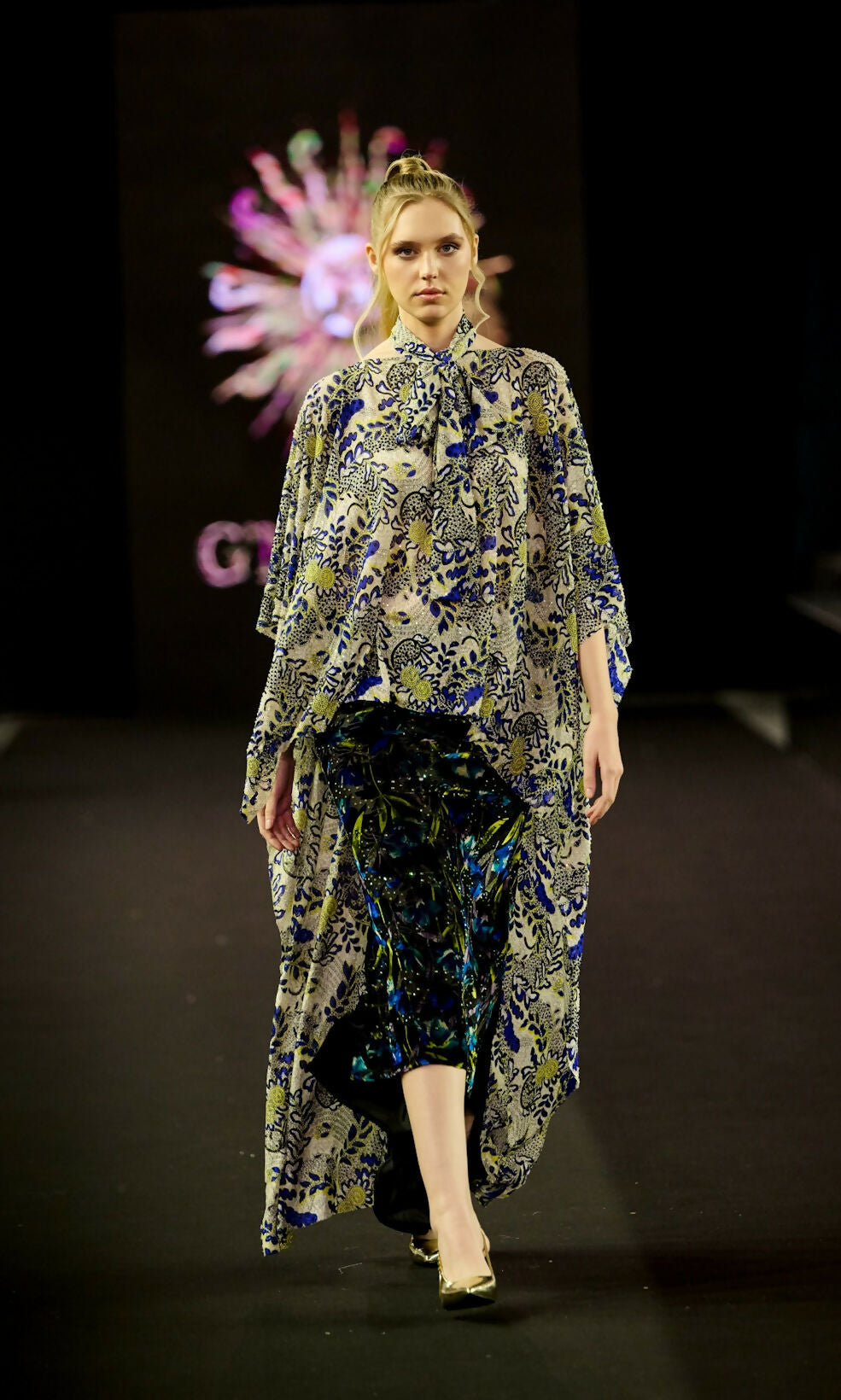 Baroque Rhinestoned Kaftan & Scarf Set