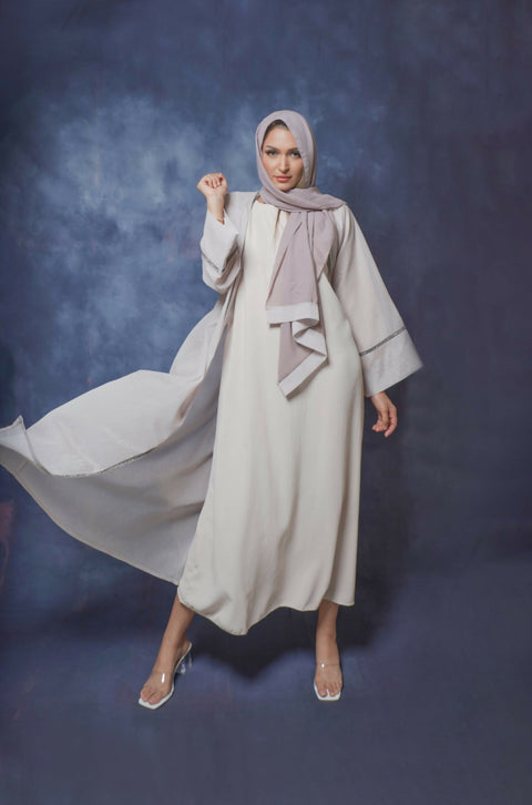 Modern women’s abaya consisting of three pieces decorated with scarf – Chiffon