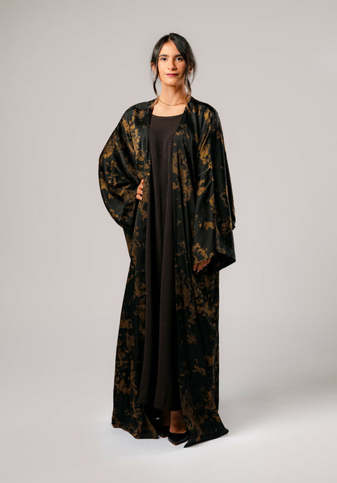 Elegant Abaya -A wide and luxurious abaya - characterized by its elegant embroidery