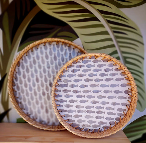 Rattan tray with fish mother of pearl (set of 2)