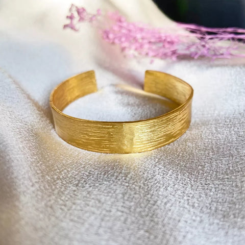 Classic Brushed Gold Bangle