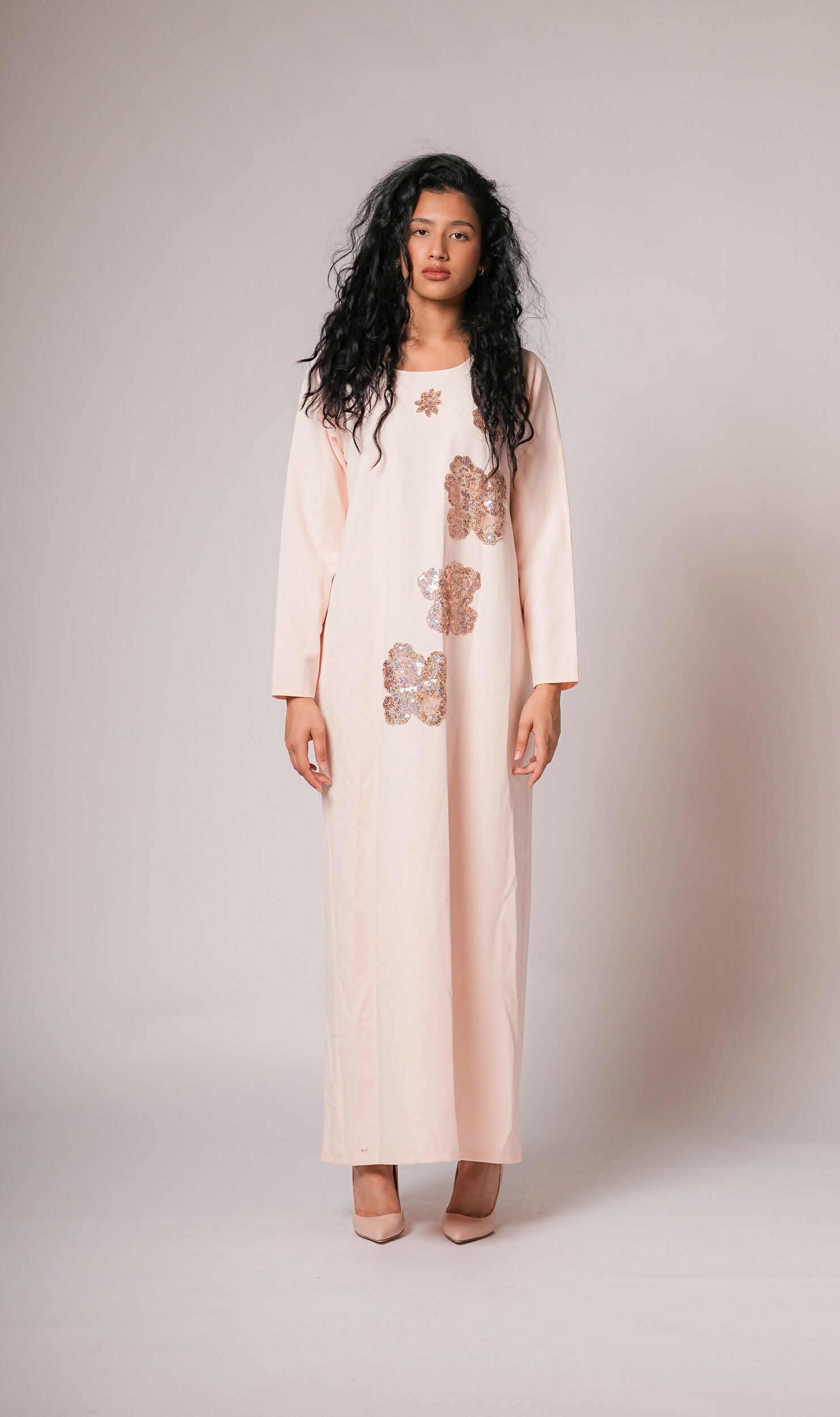 Kaftan embellished with patched sequins in peach color