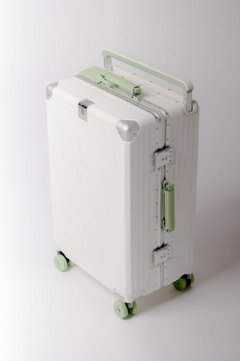 Hard-Shell Spinner Luggage LG24WTGR