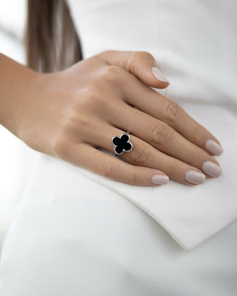 Clover ring with black onyx