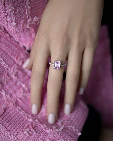 Ring with a light-pink stone