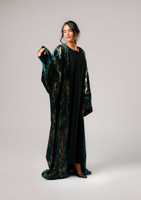 Bisht -Open Abaya -sprightly velvet with elegant and modern gold patterns -wide and luxurious abaya