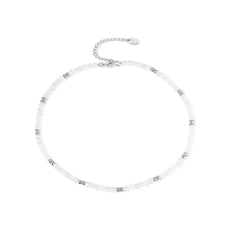 Choker made of white quartz