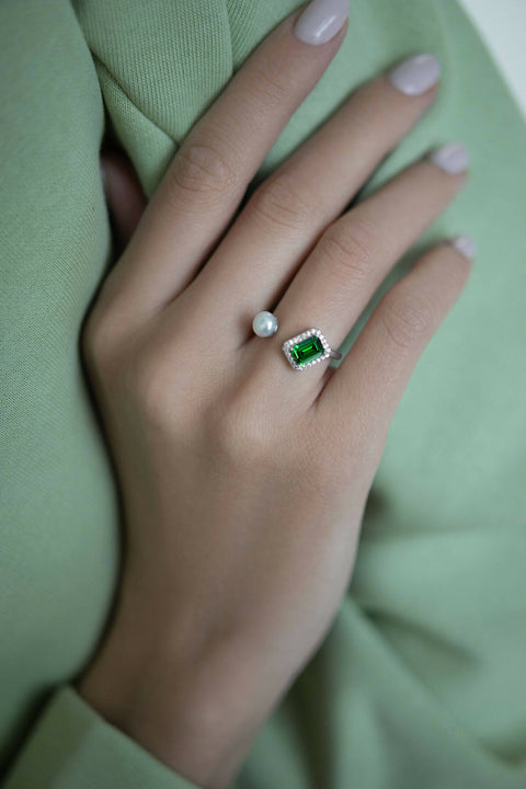 Ring with emerald-cut stone and a pearl