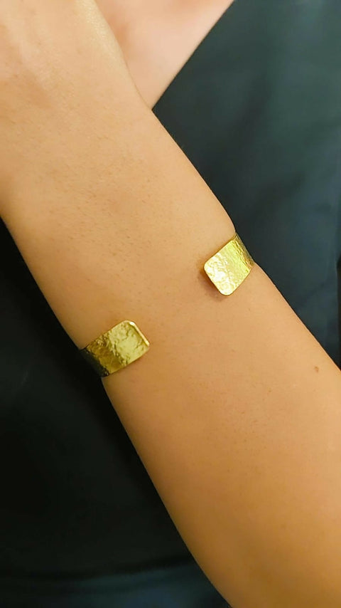 Sela Cuff Bracelet Gold