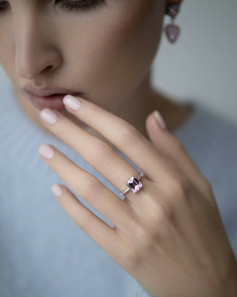 Ring with a light-pink stone