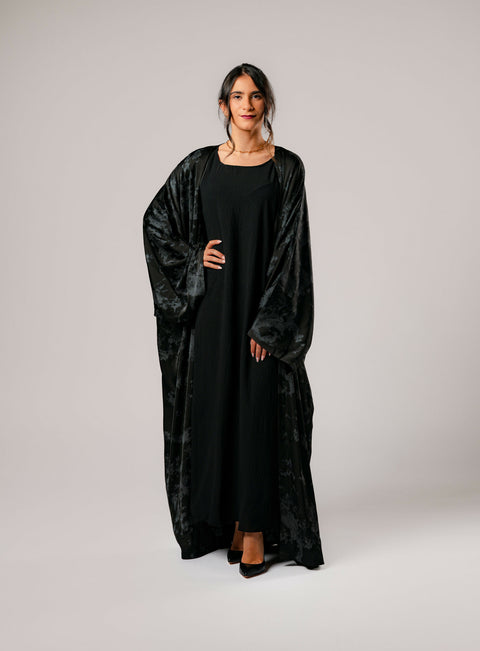 Elegant Abaya -A wide and luxurious abaya - characterized by its elegant embroidery