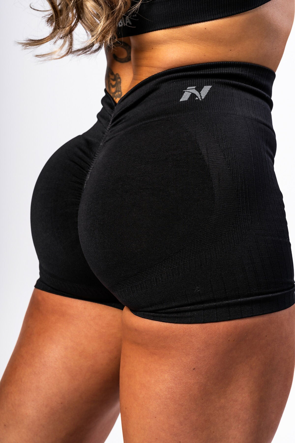 Nebbia High Waisted Push Up Shorts Totally Black