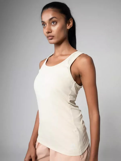 W-107T251-05_ATHLETIC_MUSLCE_TANK_TOP_KHAKI-CLOSEUP_8fec17fc-2a1f-40e4-8c68-bcace30f4e2f