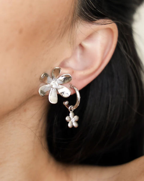 DAISY STATEMENT STUDS- SILVER