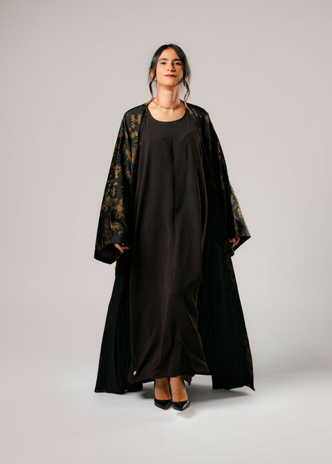 Elegant Abaya -A wide and luxurious abaya - characterized by its elegant embroidery