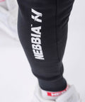 320_black_detail_02