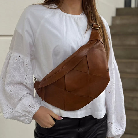 Exclusive_handwoven_bumbag-Bumbag-16440-294_Soft_Cognac-2_22290830-6b7b-4eea-91f9-a9c0da0cdd2a_1024x1024
