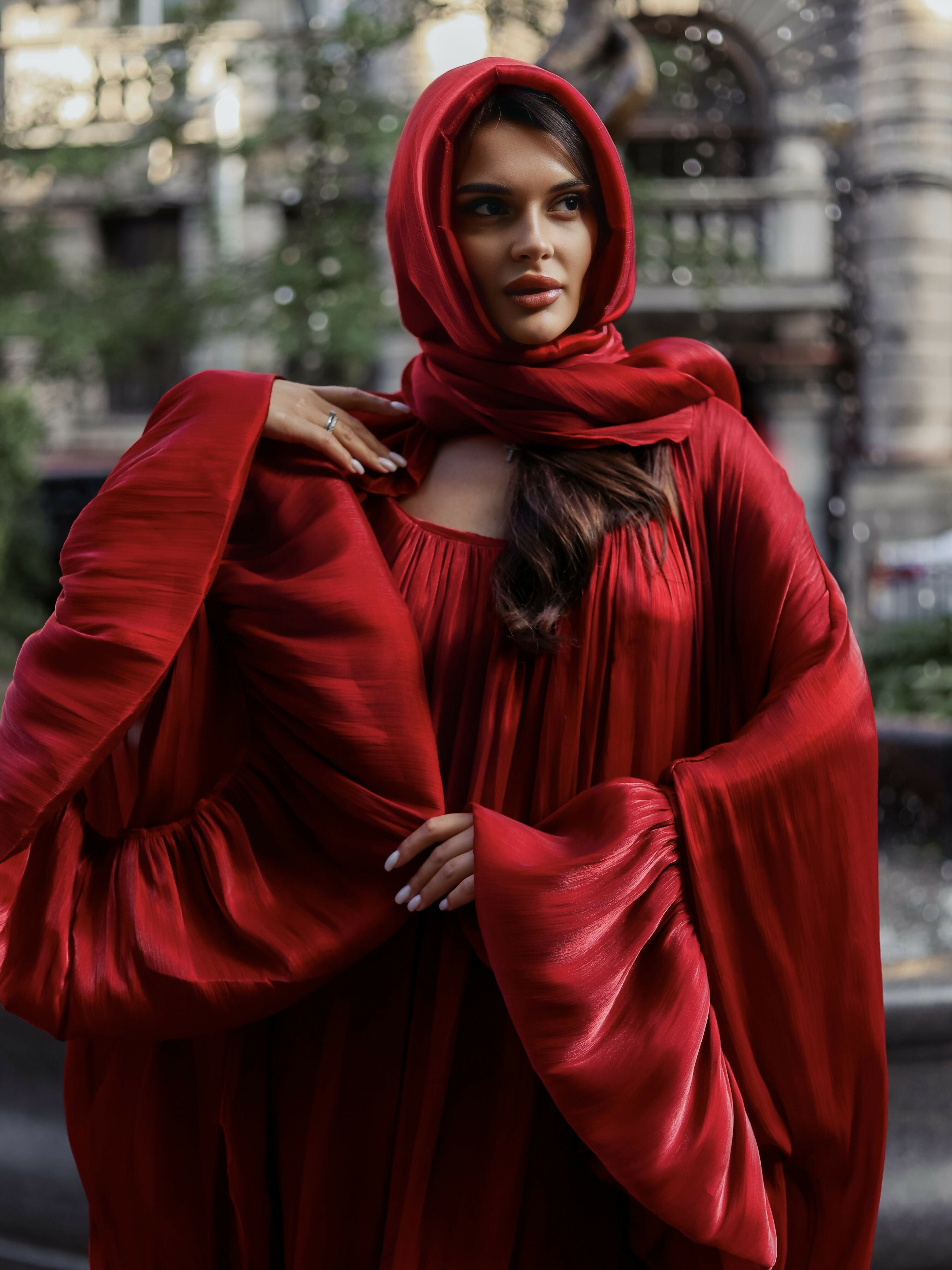 Abaya Medusa with a Scarf Red