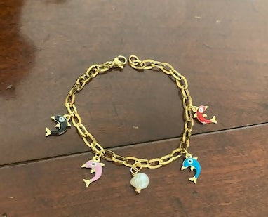 KIDS BRACELET PEARL WITH FISH CHARMS