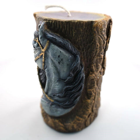 susarts handmade long-lasting candle ''grey horse on the stump''