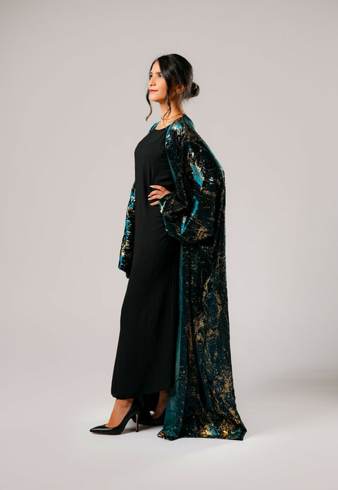 Bisht -Open Abaya -sprightly velvet with elegant and modern gold patterns -wide and luxurious abaya