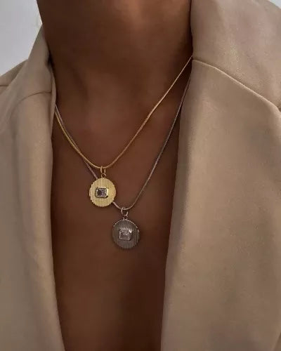 Le Signe Pendant Necklace- Gold