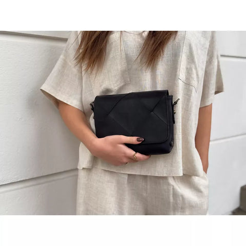 Exclusive_handwoven_crossover-Cross_over-16442-099_Black_Nero_-4_1024x1024