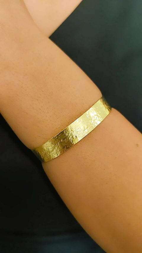 Sela Cuff Bracelet Gold