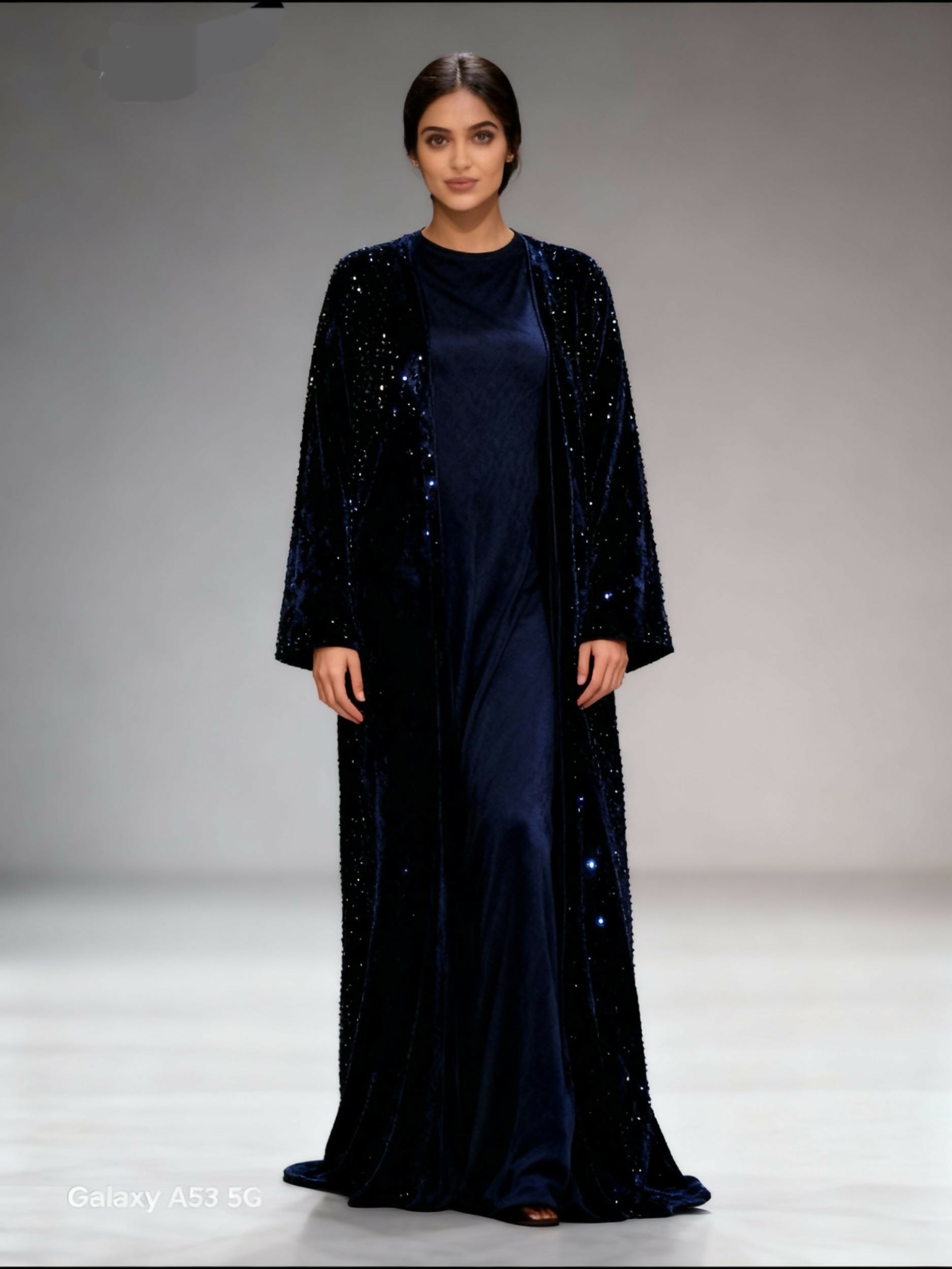 Bisht – Velvet Luxury Sparkling Navy-Blue abaya with sophisticated Navy-Blue beads