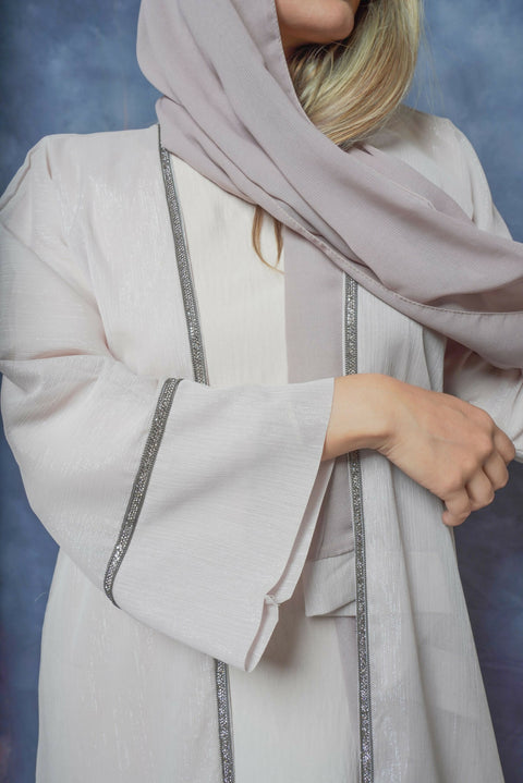 Modern women’s abaya consisting of three pieces decorated with scarf – Chiffon