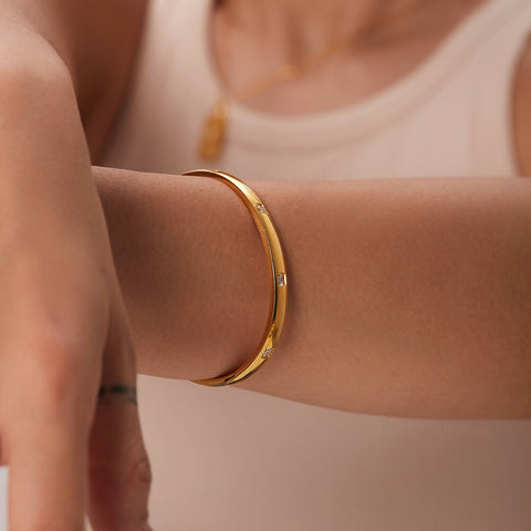 Celinae – White Round CZ Minimalist Bangle, 18K Gold Finish