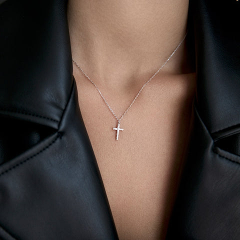 Necklace with middle cross