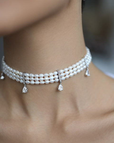 Collar necklace made of pearls with cubic zirconia