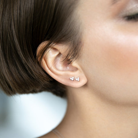 Stud earrings with three cubic zirconia