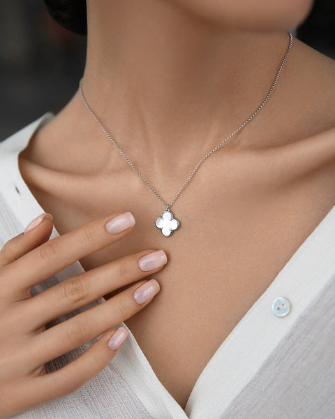 Clover Necklace with Mother of Pearl