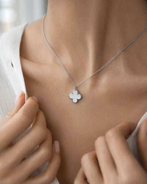 Clover Necklace with Mother of Pearl