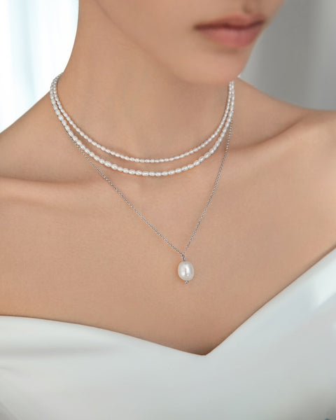 Necklace with Baroque pearl