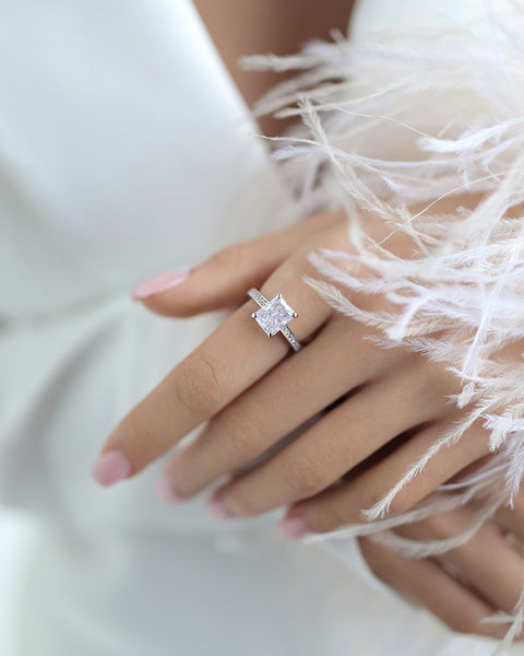 Ring with baguette cut stone